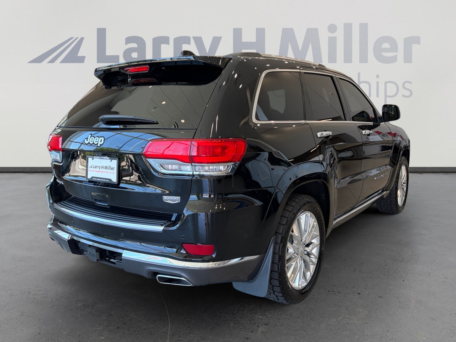 Used 2018 Jeep Grand Cherokee Summit AWD/4WD image 5