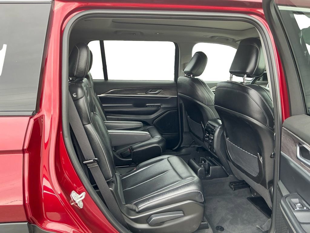 Used 2024 Jeep Grand Cherokee L Limited image 23