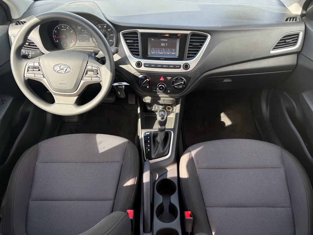 Used 2022 Hyundai Accent SE image 2