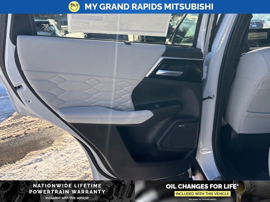 New 2026 Mitsubishi Outlander SEL image 10