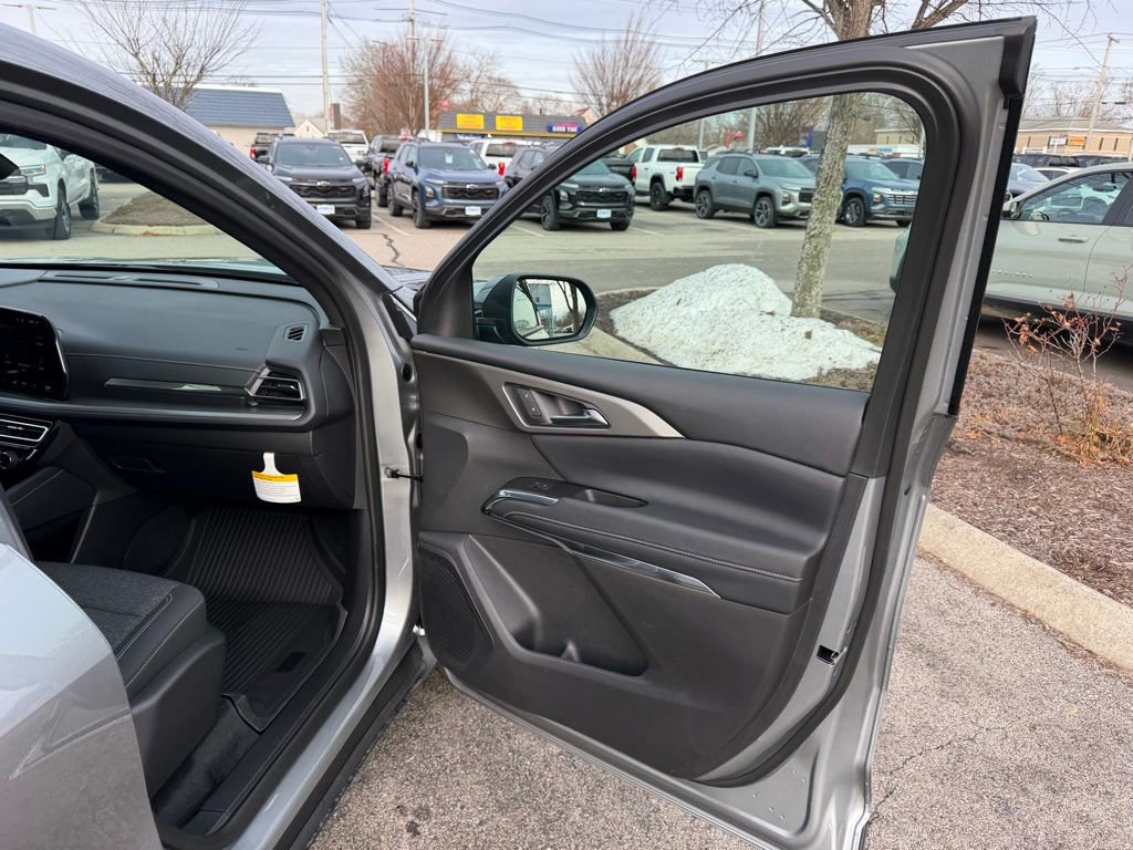 Used 2025 Chevrolet Traverse LT w/ LPO, Floor Liner Package image 23