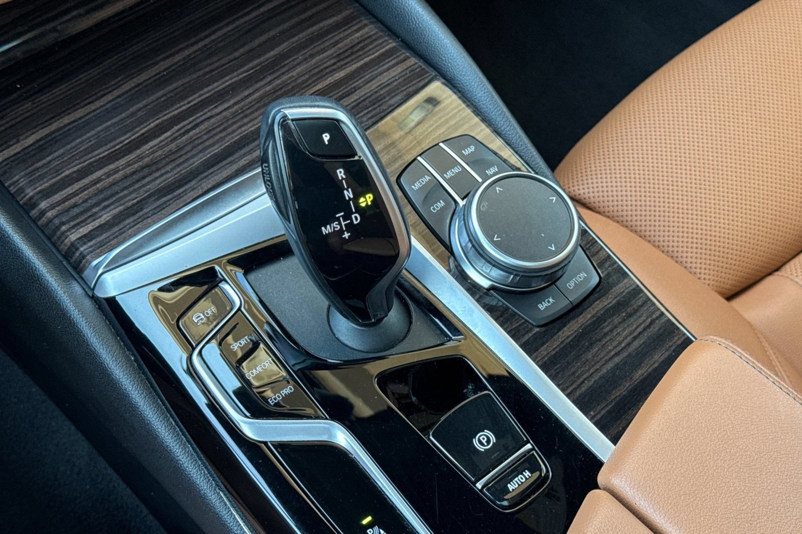 Used 2023 BMW 530i w/ Premium Package RWD image 21