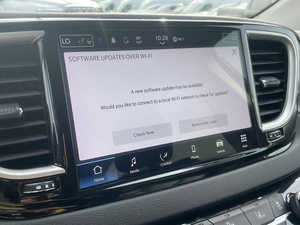 Certified 2023 Chrysler Pacifica Touring-L image 34