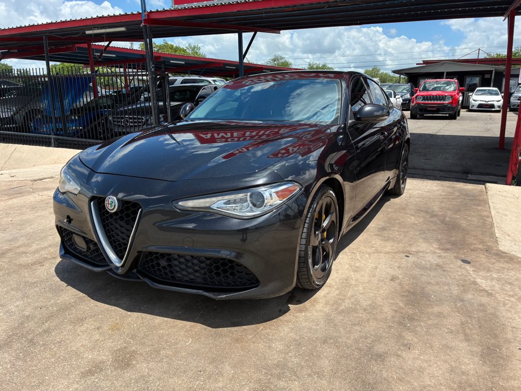Used 2017 Alfa Romeo Giulia RWD image 4