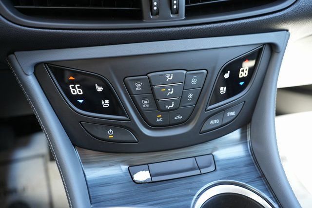 Used 2020 Buick Envision Premium w/ Driver Confidence Package image 31