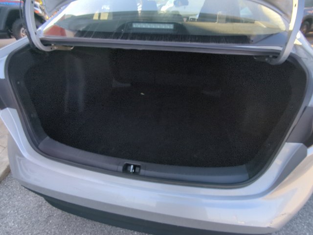 Used 2025 Toyota Corolla LE FWD image 31