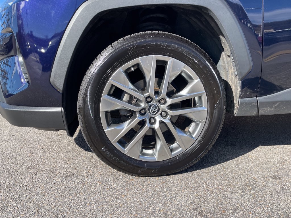 Used 2019 Toyota RAV4 XLE Premium AWD/4WD image 9