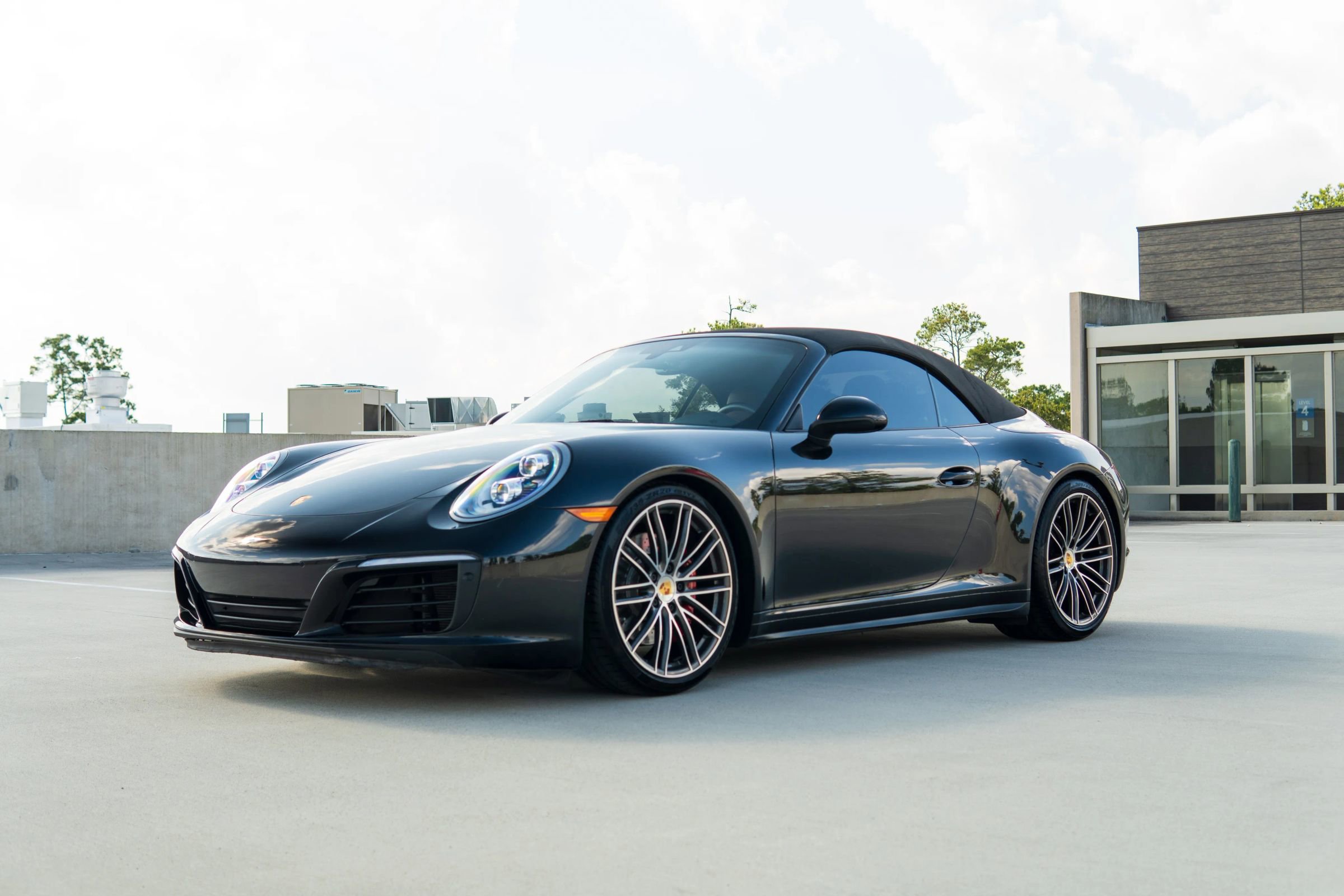 Used 2018 Porsche 911 Carrera 4S image 8
