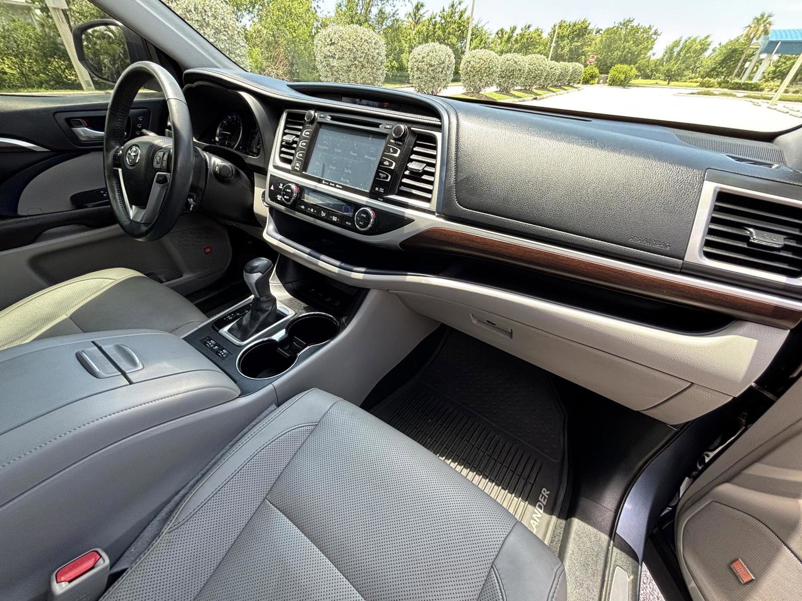 Used 2016 Toyota Highlander Limited Platinum image 21