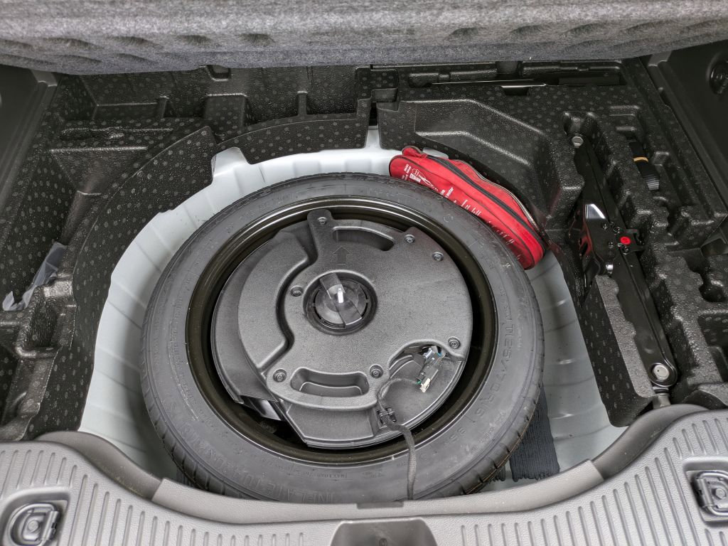 Used 2019 Buick Encore Essence w/ Experience Buick Package image 35