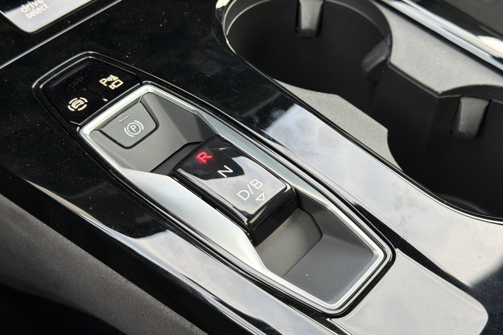 Certified 2025 Audi SQ6 e-tron Prestige w/ 21" Black Optic Wheel Package image 21