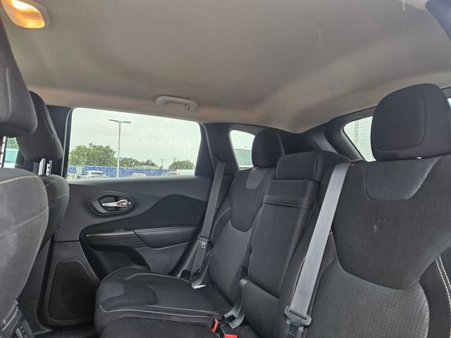 Used 2015 Jeep Cherokee Latitude FWD image 5