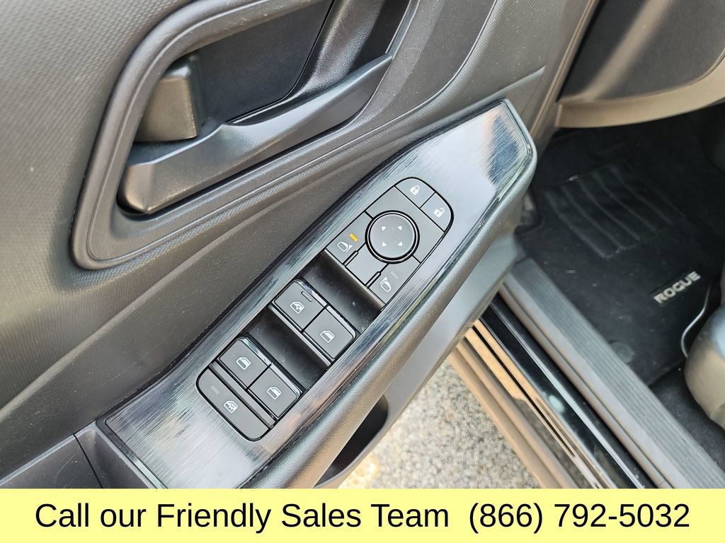 Used 2024 Nissan Rogue S AWD/4WD image 12