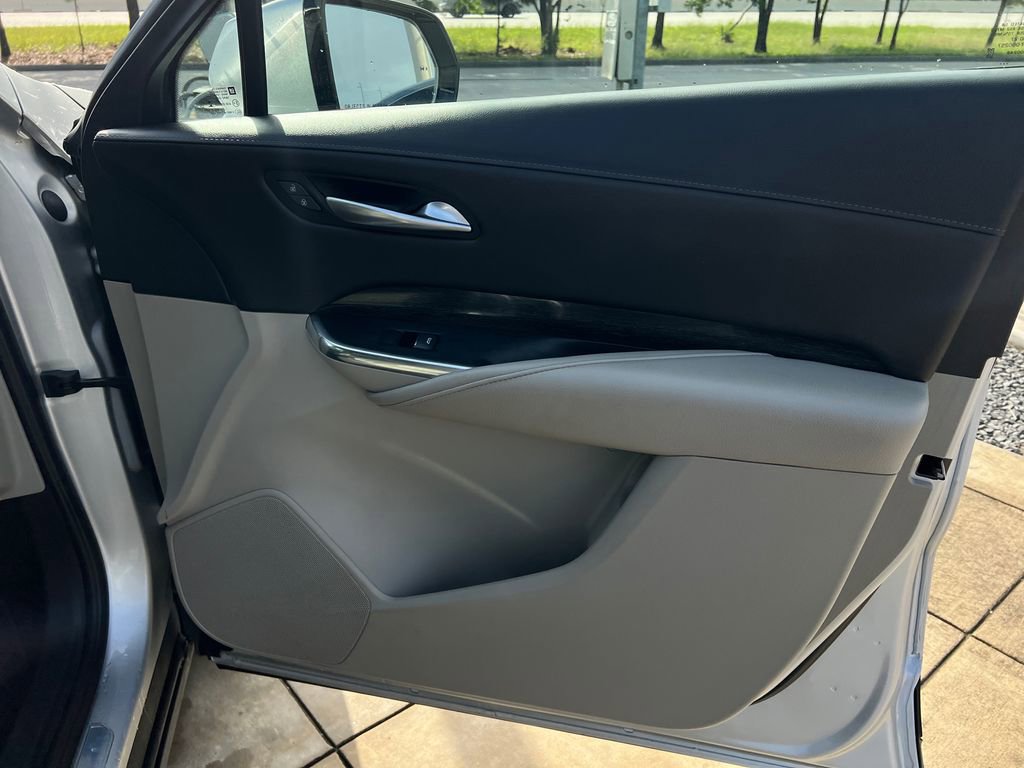 Used 2022 Cadillac XT4 Premium Luxury w/ Safety Alert Package AWD/4WD image 6
