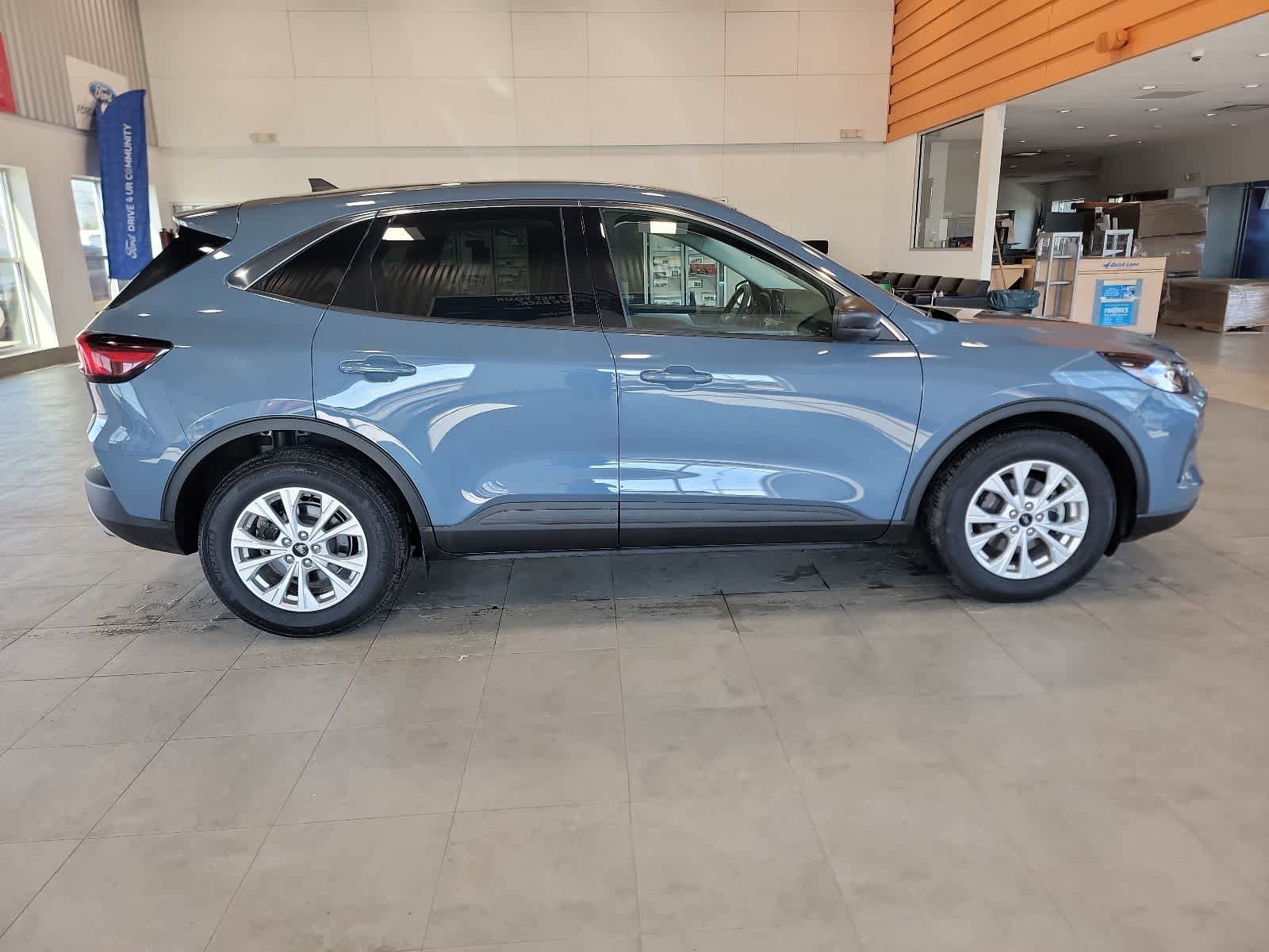 Used 2023 Ford Escape Active w/ Cold Weather Package FWD image 6