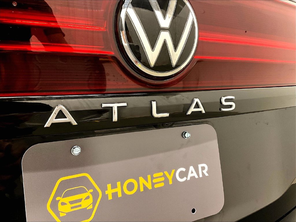 Used 2024 Volkswagen Atlas Peak Edition SE AWD/4WD image 24