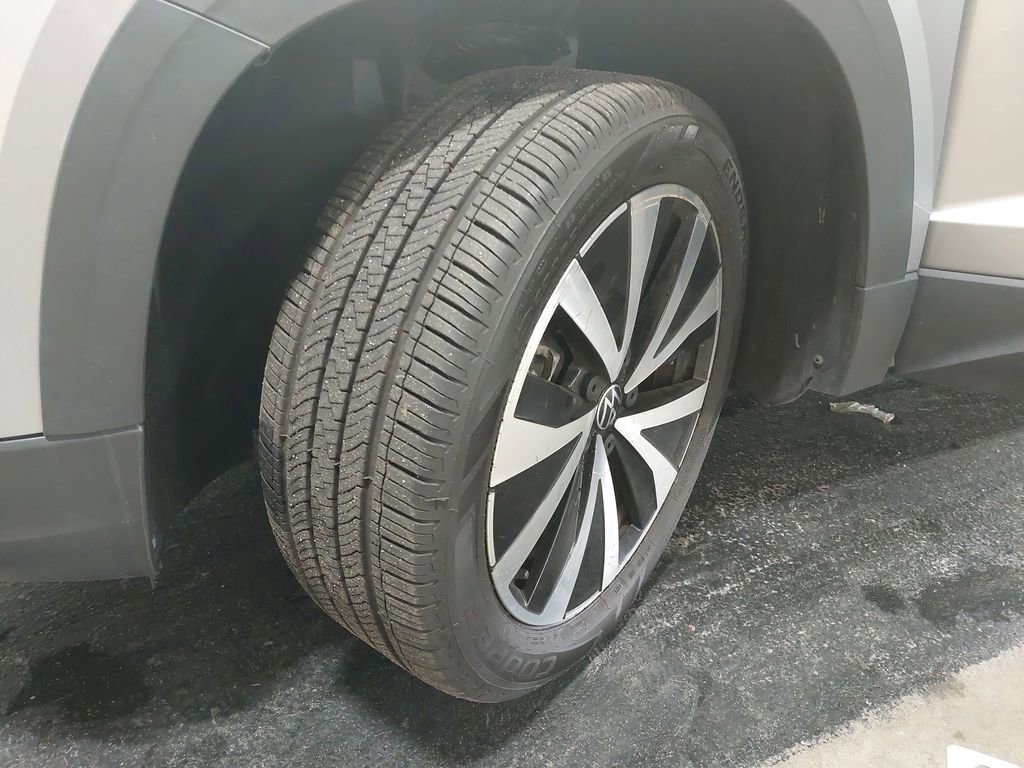 Used 2023 Volkswagen Taos SE w/ Panoramic Sunroof Package image 33