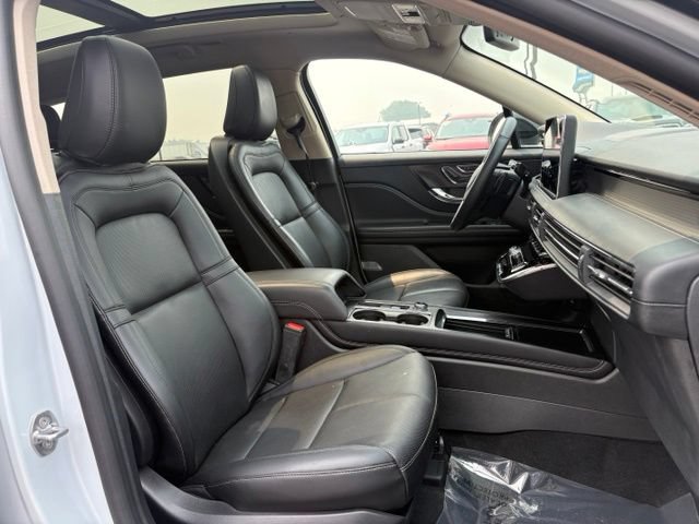 Used 2025 Lincoln Corsair AWD w/ Equipment Group 101A image 13