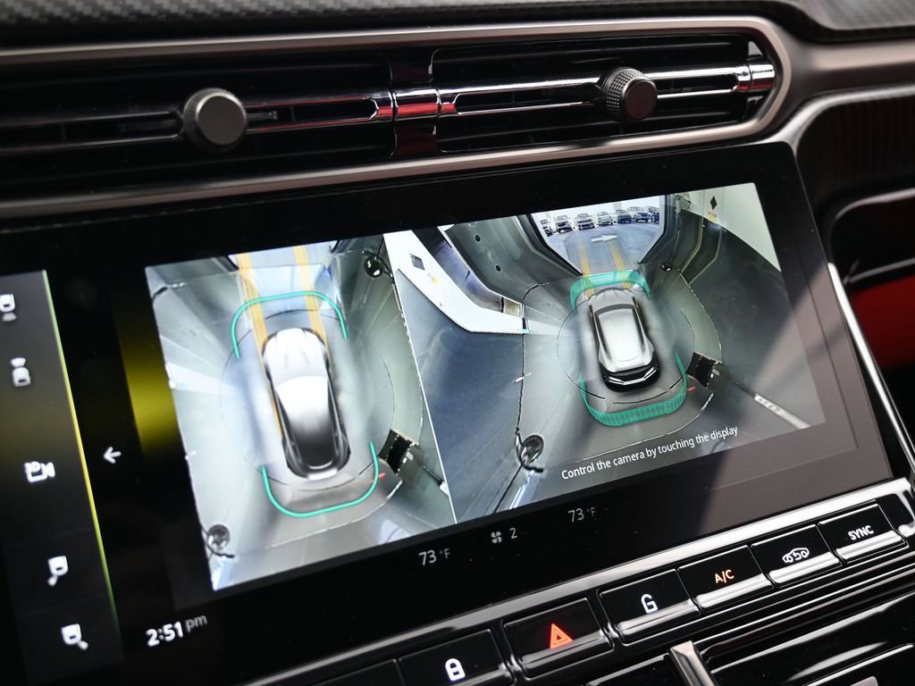 Used 2025 Aston Martin V8 Vantage Coupe image 30