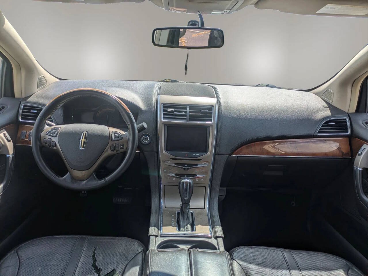 Used 2011 Lincoln MKX 2WD w/ Wood Pkg image 24