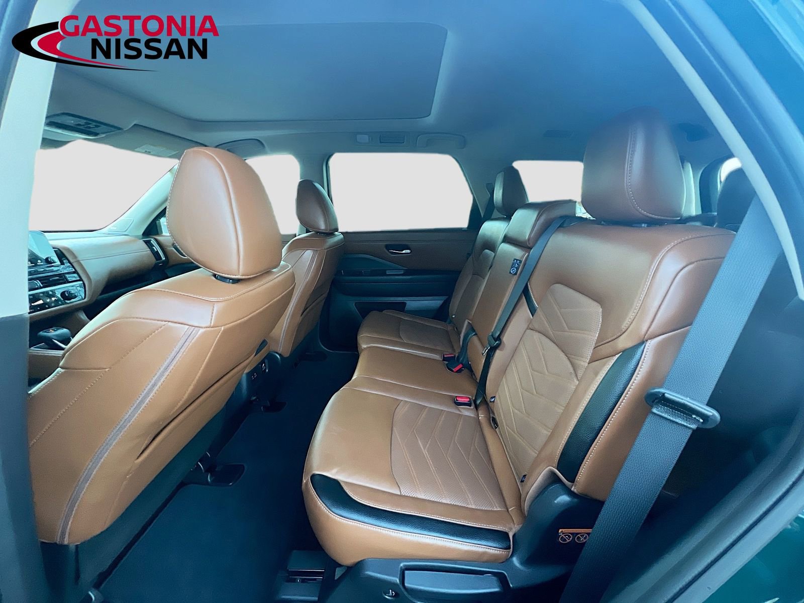 Used 2024 Nissan Pathfinder Platinum w/ Cargo Package image 32