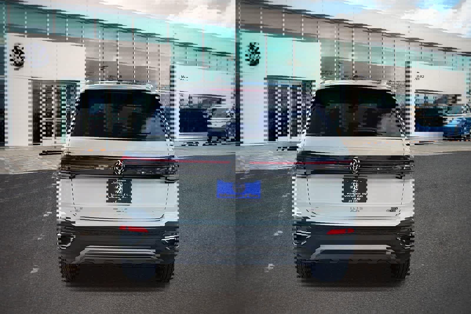 Used 2025 Volkswagen Taos SE image 6