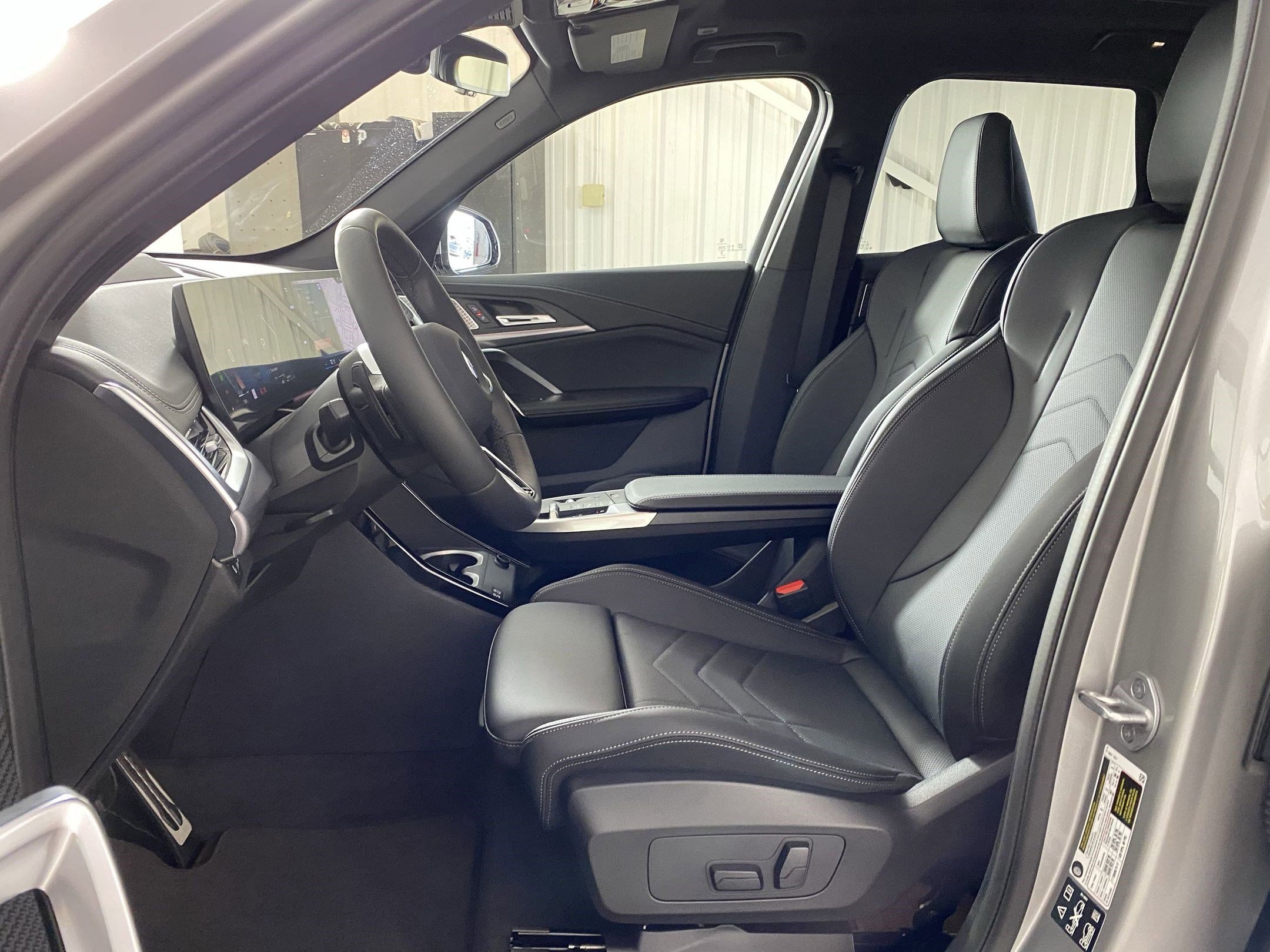 Used 2025 BMW X1 xDrive28i w/ Technology Package image 4