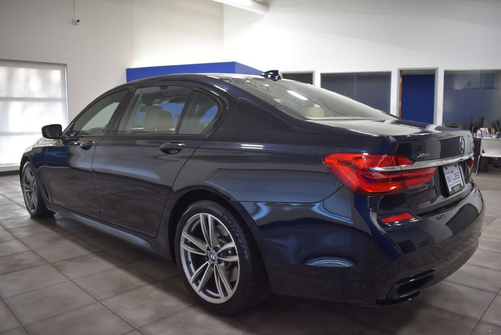 Used 2017 BMW 750i xDrive image 2