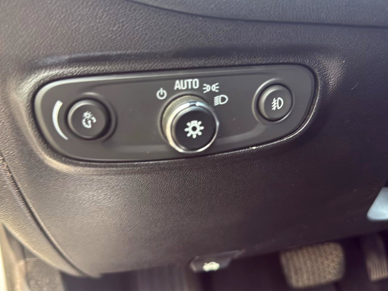 Used 2018 Chevrolet Equinox Premier AWD/4WD image 14