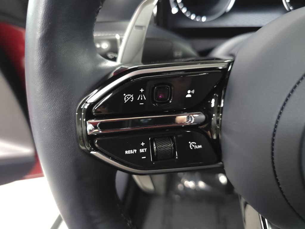 Used 2024 Aston Martin DB12 Coupe RWD image 12