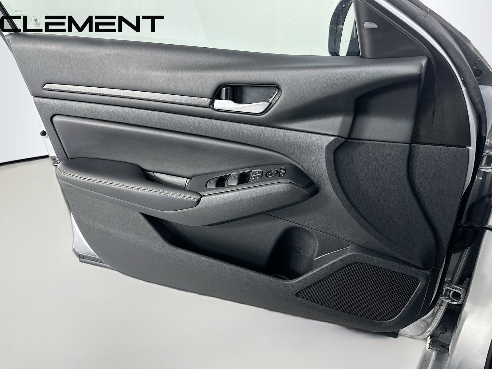 Used 2024 Nissan Altima 2.5 SV image 25