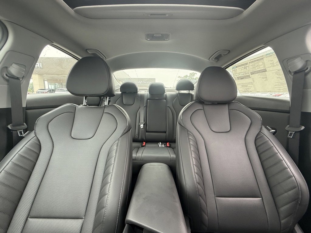 New 2025 Hyundai Elantra Limited image 39