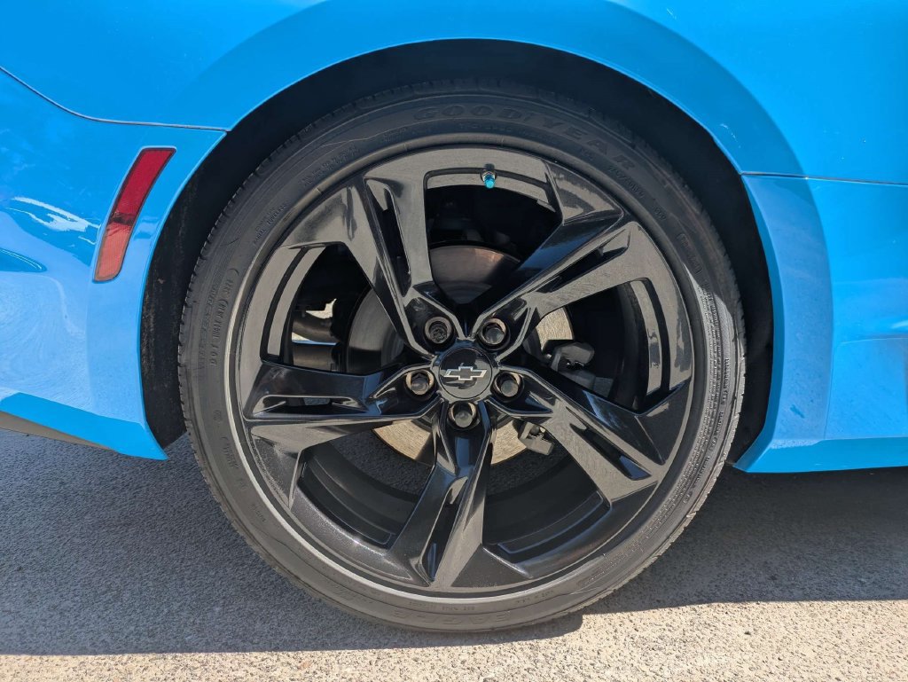 Used 2022 Chevrolet Camaro LT RWD image 12