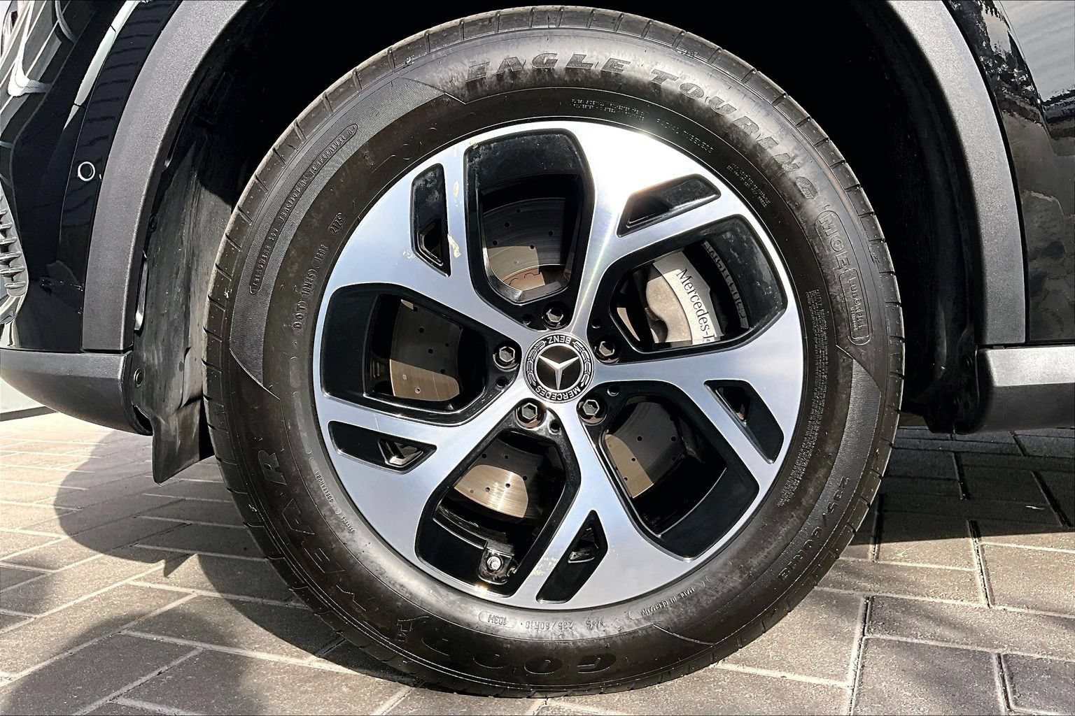 Used 2025 Mercedes-Benz GLC 350e 4MATIC image 9