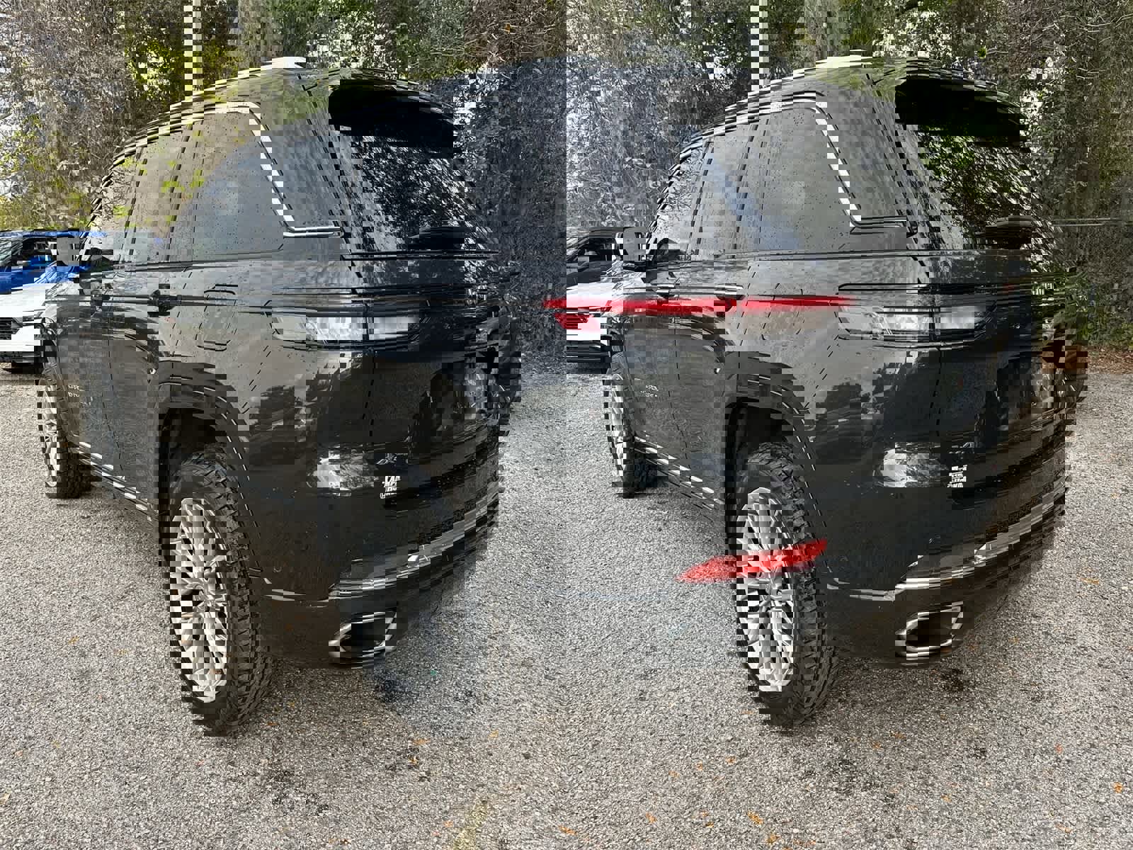 Used 2023 Jeep Grand Cherokee Summit w/ Luxury Tech Group V image 4