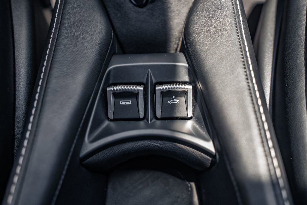 Used 2021 McLaren 720S Performance RWD image 30