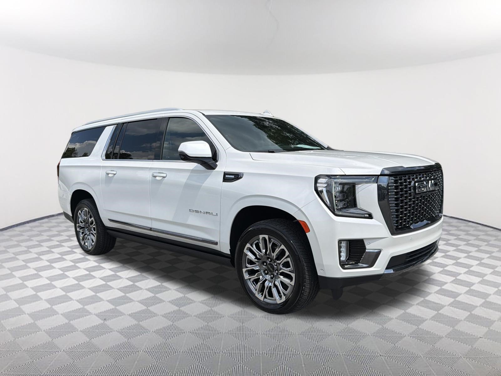 Used 2024 GMC Yukon XL Denali Ultimate AWD/4WD image 3