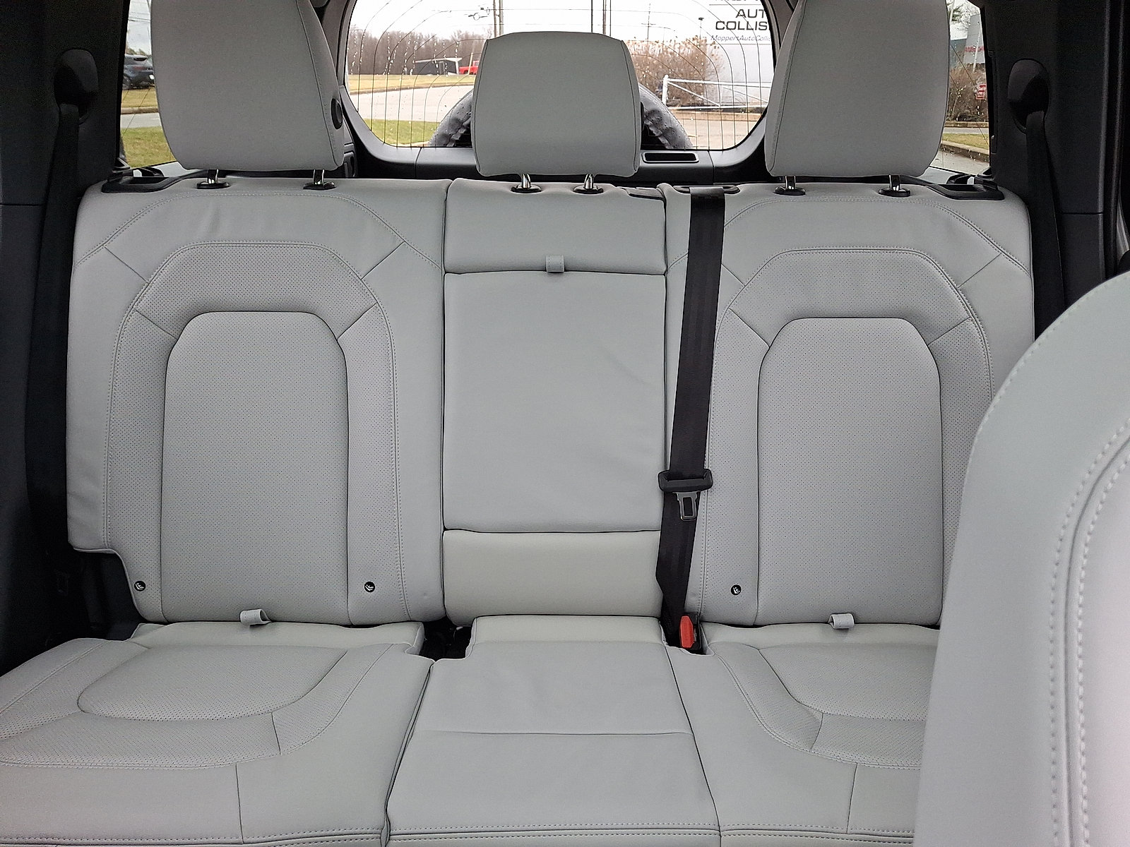 New 2026 Land Rover Defender 110 X-Dynamic SE image 16