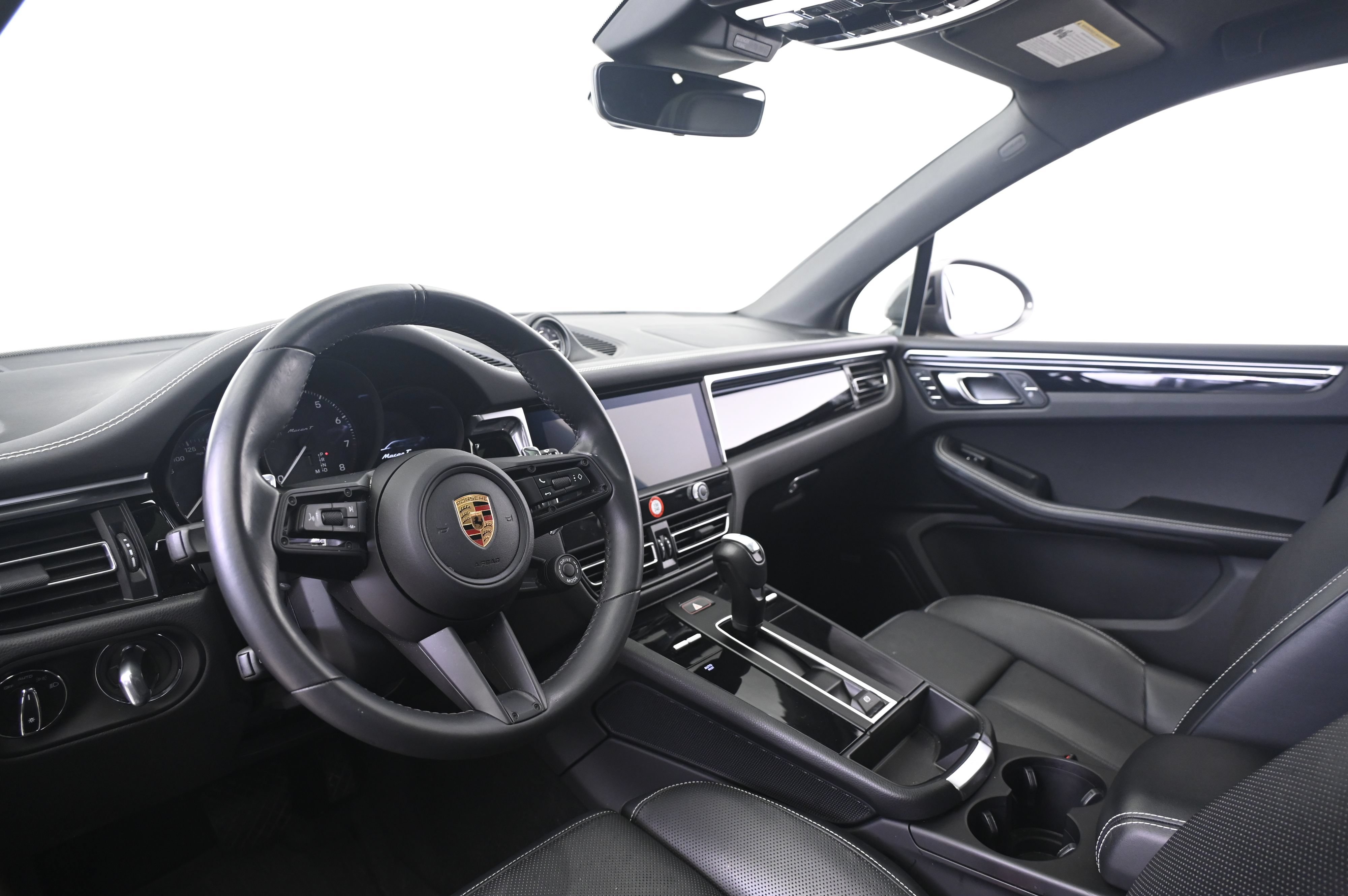 Certified 2023 Porsche Macan Turbo AWD/4WD image 28
