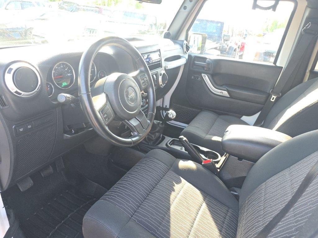Used 2012 Jeep Wrangler Unlimited Rubicon AWD/4WD image 13