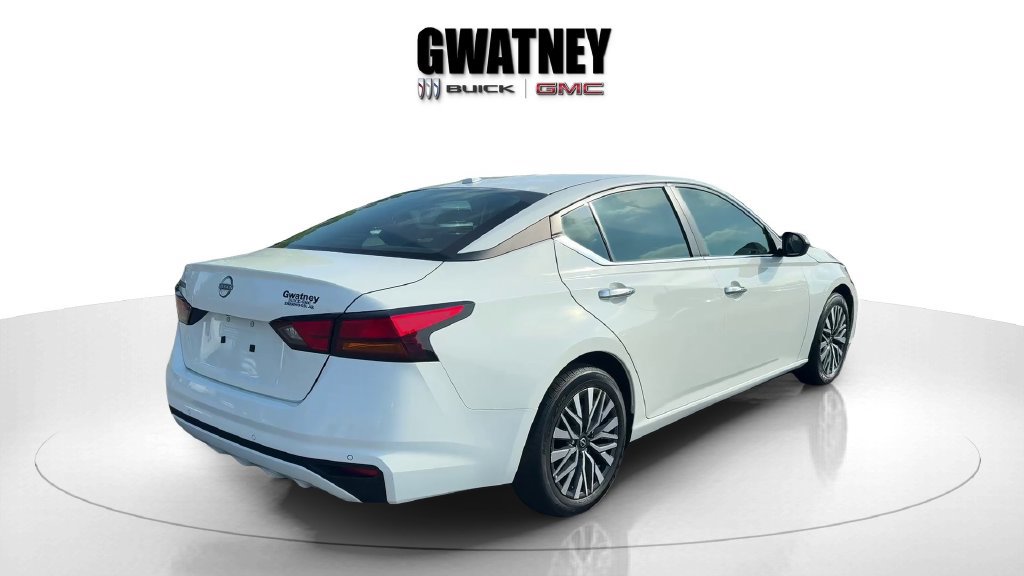Used 2025 Nissan Altima 2.5 SV FWD image 3