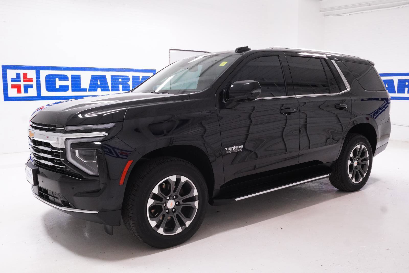 Used 2025 Chevrolet Tahoe LT w/ Comfort Package AWD/4WD image 11