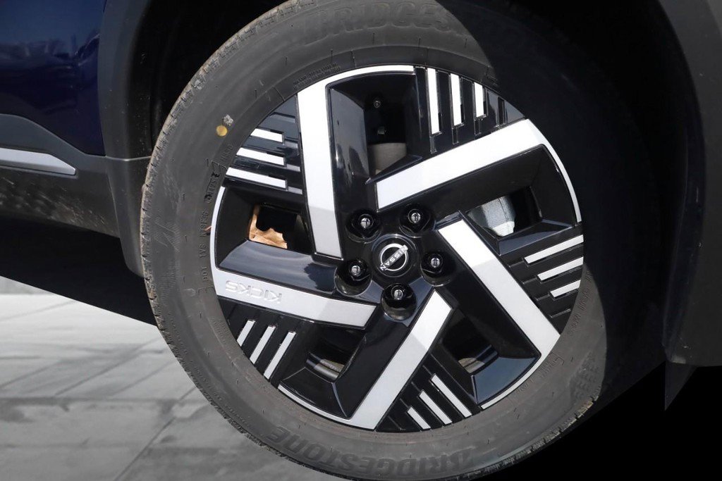 New 2026 Nissan Kicks SV w/ SV Premium Package image 3