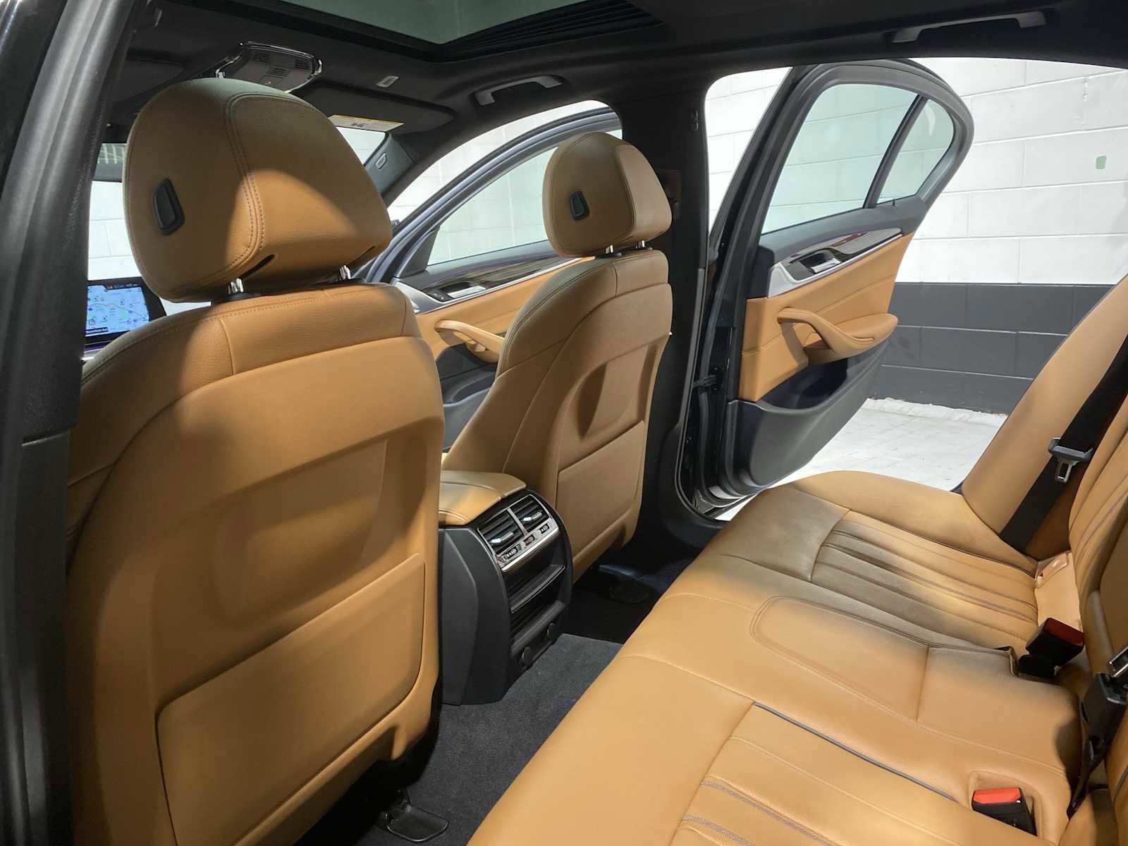 Used 2018 BMW 530i xDrive w/ Premium Package AWD/4WD image 12