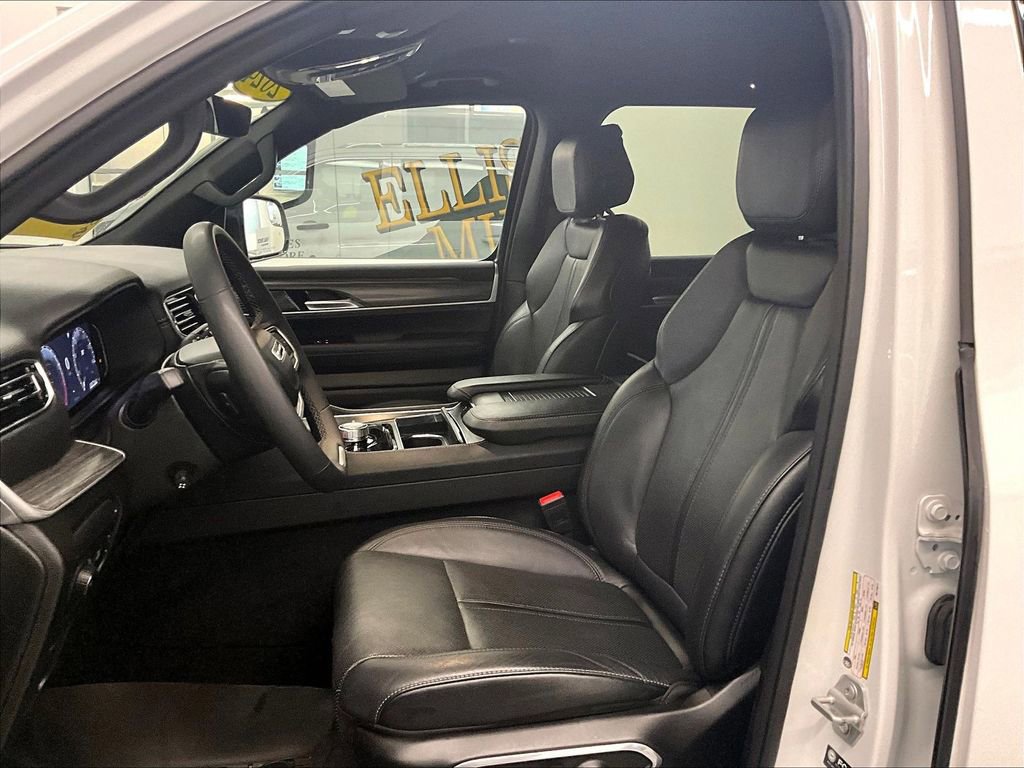 Used 2024 Jeep Wagoneer L Series III w/ Flexible Seating Group image 10