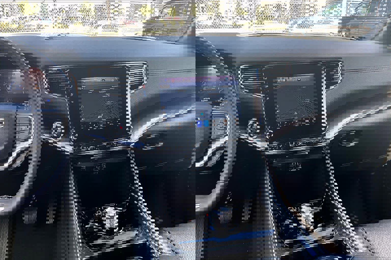 Used 2023 Jeep Wagoneer L 4WD image 6