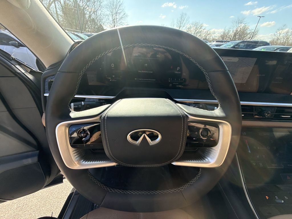 Used 2025 INFINITI QX80 Sensory AWD/4WD image 14