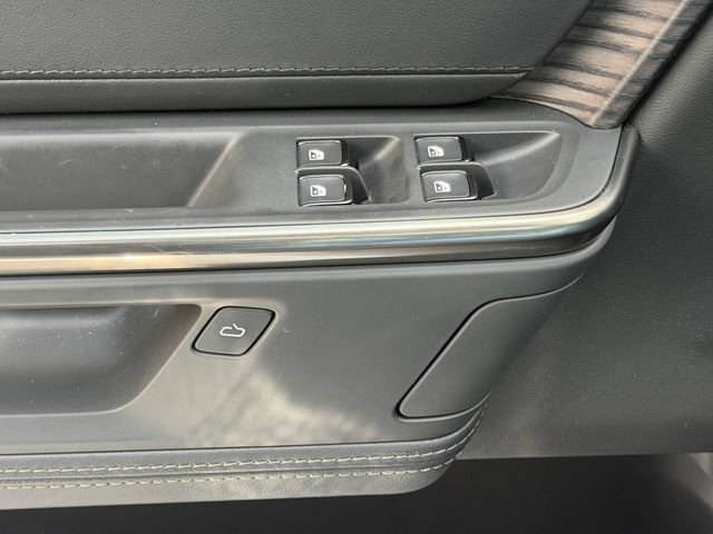Used 2025 Rivian R1S Adventure AWD/4WD image 26