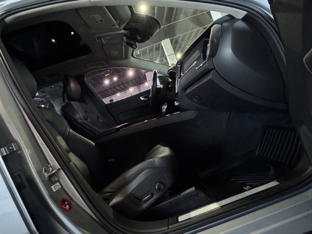 Used 2018 Volvo XC60 T5 Momentum w/ Convenience Package image 21