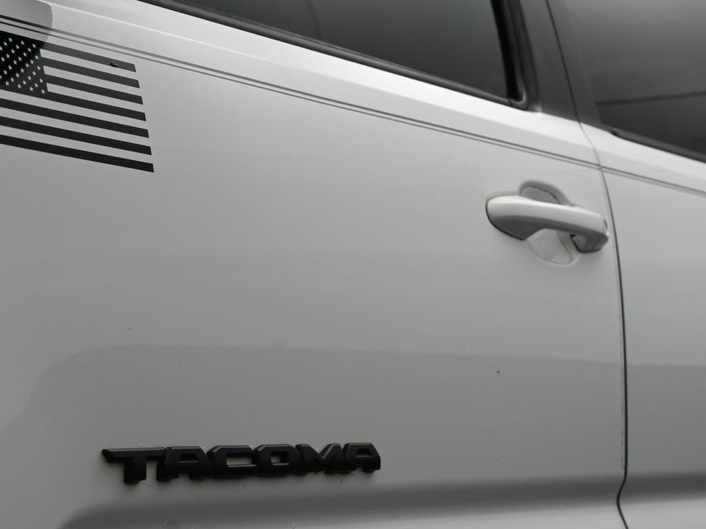 Used 2018 Toyota Tacoma TRD Sport image 13